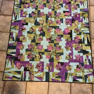 New Completed Abstract Handmade Lap Throw Quilt 57" x 68" "Confusion" pattern
